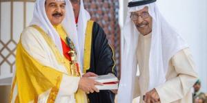 العاهل البحريني يمنح "وسام البحرين" للشاعر الكويتي بدر بورسلي - وضوح نيوز