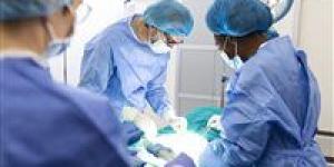 مستشفى الفيوم العام تنقذ حياة سيدة مسنّة بعد سقوط من علو وتجري جراحة ميكروسكوبية دقيقة باليد - وضوح نيوز