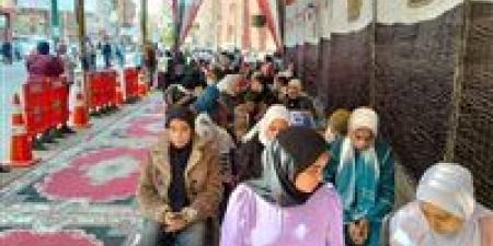 السيدات في صدارة الطوابير.. إقبال بلجنة طارق جميل محروس بأسيوط في الساعات الأولى من فتح باب التصويت في انتخابات مجلس النواب - وضوح نيوز