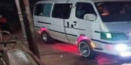 بينهم أطفال.. ميكروباص مجهول يلقي جثة و11مُصابًا أمام مركز طبي بأسوان - وضوح نيوز