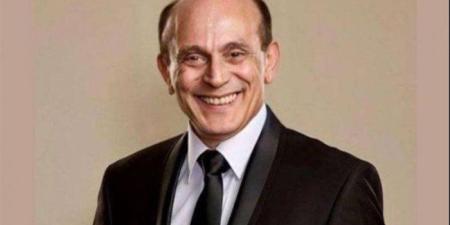 محمد صبحي يهدي مهرجان "آفاق مسرحية" درع "استديو الممثل" تقديرا لجهوده في دعم الشباب - وضوح نيوز