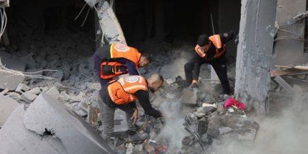 الدفاع المدني في غزة يعلن انتشال جثامين 30 شهيدا من مقبرة مؤقتة بمجمع الشفاء الطبي - وضوح نيوز