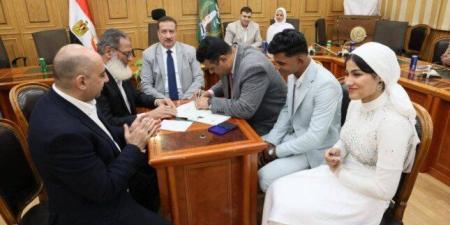 محافظ المنوفية يشهد عقد قران عروسين يتيمين من مؤسسة تربية البنين والبنات - وضوح نيوز