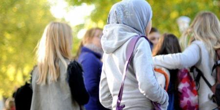النمسا تصدر قانونًا يمنع ارتداء الحجاب للفتيات دون 14 عامًا في المدارس - وضوح نيوز