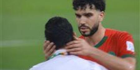 روح رياضية استثنائية.. وليد أزارو يواسي لاعبي سوريا بعد حسم التأهل لنصف نهائي كأس العرب - وضوح نيوز