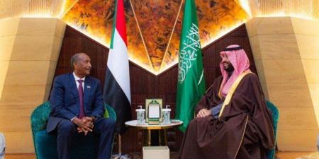 ولي العهد السعودي يستعرض مع البرهان جهود تحقيق الاستقرار بالسودان - وضوح نيوز