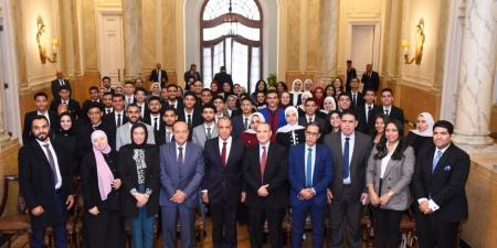 وزير الخارجية يستقبل طلبة كلية السياسة والاقتصاد بجامعة بني سويف - وضوح نيوز