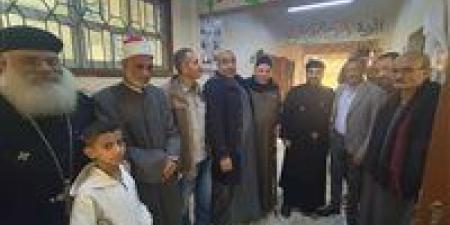 الوحدة الوطنية في أبهى صورة.. شيوخ وقسوس يصطحبون بعض إلى إحدى اللجان الانتخابات بالقليوبية (صور) - وضوح نيوز