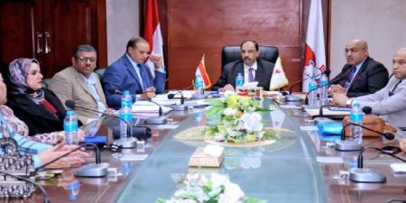 محافظ سوهاج يلتقي رئيس جهاز الاستثمار الداخلي لمناقشة الفرص الاستثمارية بالمحافظة - وضوح نيوز