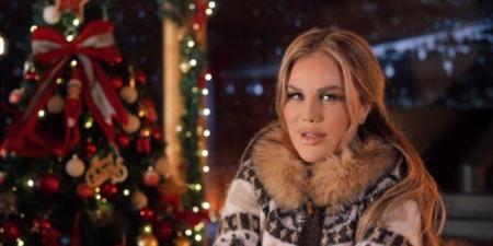 رفقة ابنتها.. نيكول سابا تطلق أغنية «تلج تلج» احتفالًا بالكريسماس - وضوح نيوز