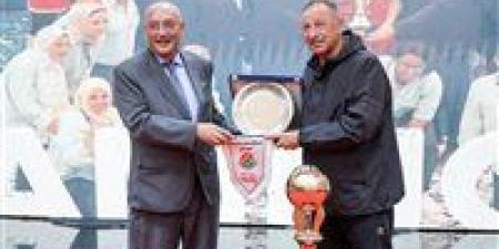 الخطيب يُكرّم رئيس نادي سبورتنج في احتفالية «سيدات سلة الأهلي» - وضوح نيوز