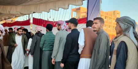 خلال الساعة الأخيرة .. احتشاد المواطنين أمام اللجان الانتخابية بجنوب سيناء (صور) - وضوح نيوز