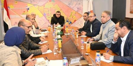 وزير الإسكان يعقد اجتماعاً بمقر جهاز مدينة الشيخ زايد لاستعراض خُطط تطوير الطرق والمحاور - وضوح نيوز