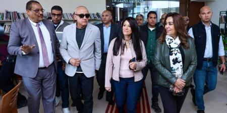 وزيرتا التخطيط والتنمية المحلية ومحافظ الأقصر يتفقدون مكتبة مصر العامة - وضوح نيوز