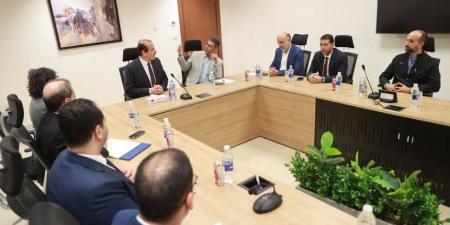 نائب وزير الصحة والسكان يعقد اجتماعاً مع وفد رفيع المستوى من دولة ليبيا - وضوح نيوز