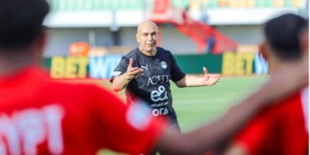 منتخب الفراعنة يتحرك من فندق الإقامة متجها إلى ملعب أدرار لخوض مباراة زيمبابوى - وضوح نيوز