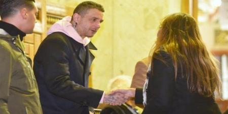 بحضور نجوم الفن.. بدء عزاء الفنانة سمية الألفي في مسجد عمر مكرم (صور) - وضوح نيوز