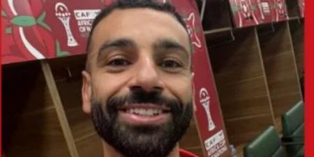 محمد صلاح يحتفل داخل غرفة ملابس الفراعنة.. صورة - وضوح نيوز
