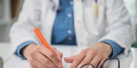 حملات إدارة العلاج الحر وهيئة الدواء وشرطة التموين تكشف: منتحلو الصفة يلوثون البالطو الأبيض - وضوح نيوز