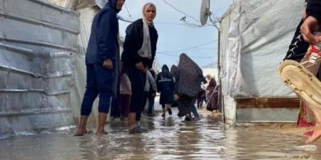 مركز بروكسل للبحوث: الاحتلال يستخدم سوء الأحوال الجوية لتهجير الفلسطينيين من غزة - وضوح نيوز