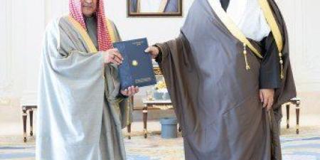 ولي العهد الكويتي يتسلم من الأمين لمجلس التعاون الخليجي تقريرا حول رئاسة بلاده للدورة الـ45 للمجلس - وضوح نيوز