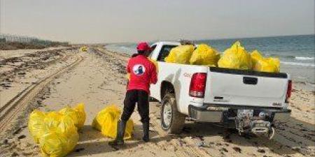 فريق الغوص الكويتي يرفع 4 أطنان من المخلفات في حملته البيئية بساحل (الزور) - وضوح نيوز