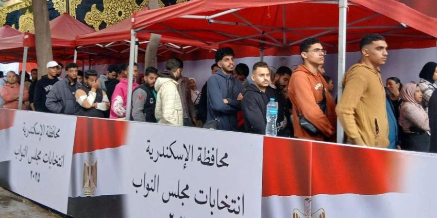 استمرار توافد الناخبين بلجان أول الرمل بالإسكندرية للتصويت في انتخابات مجلس النواب - وضوح نيوز