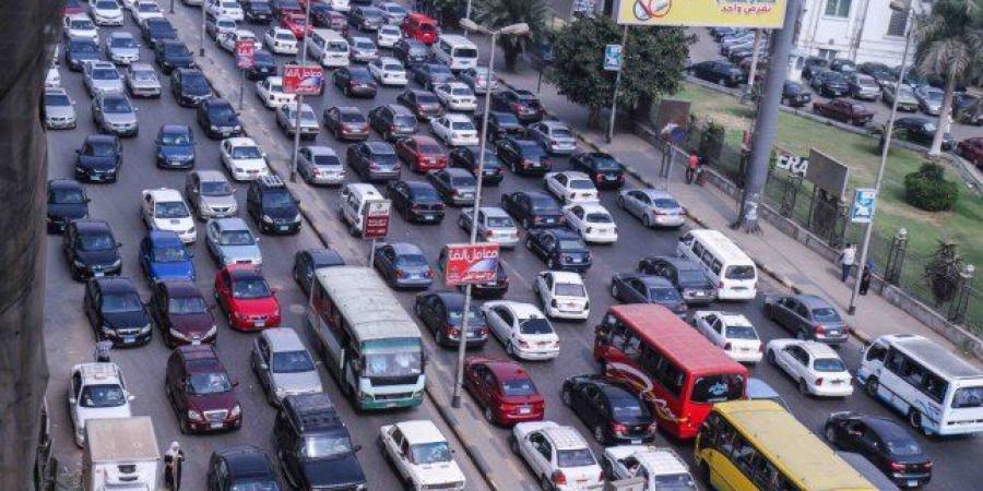 اعرف طريقك.. تكدس مروري بمحاور وميادين القاهرة والجيزة - وضوح نيوز