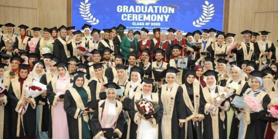 رئيس جامعة بنها يشهد حفل تخريج دفعة جديدة من طلاب كلية التمريض - وضوح نيوز