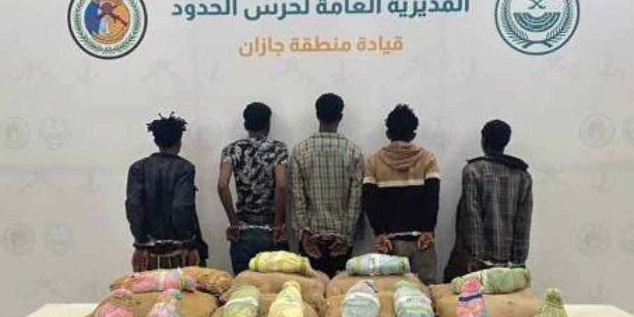 القبض على 5 أشخاص بحوزتهم كمية من نبات القات المخدر بمنطقة جازان - وضوح نيوز