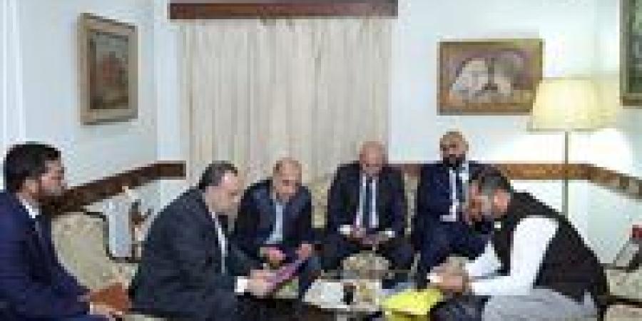 محافظ أسيوط يفتح بوابة استثمارات هندية جديدة ويقود مفاوضات في نيودلهي لتوطين صناعة خيوط التللي بالمحافظة - وضوح نيوز