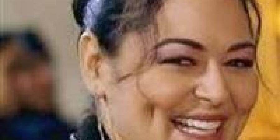 اختنقت من الدخان.. تفاصيل وفاة نيفين مندور متأثرة بحريق شقتها في الإسكندرية - وضوح نيوز