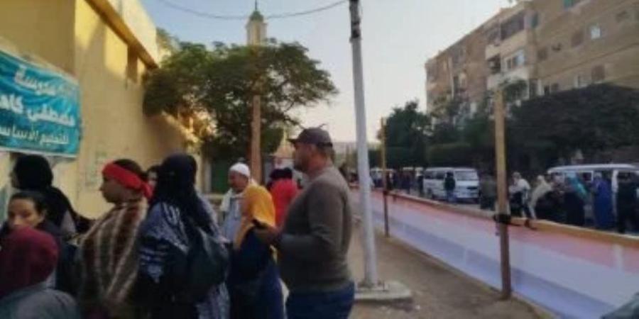 إقبال الناخبين على لجان 15 مايو للإدلاء بأصواتهم فى انتخابات النواب 2025 - وضوح نيوز