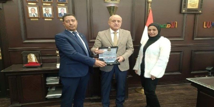 محافظ الأقصر يستقبل وفد المجلس الوطني للشباب في مبادرات التوعية المجتمعية - وضوح نيوز