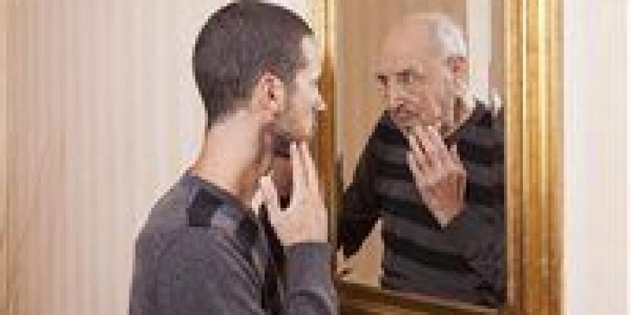 دون أن تشعر… 10 سلوكيات يومية تسرّع شيخوخة جسدك وتستنزف صحتك - وضوح نيوز