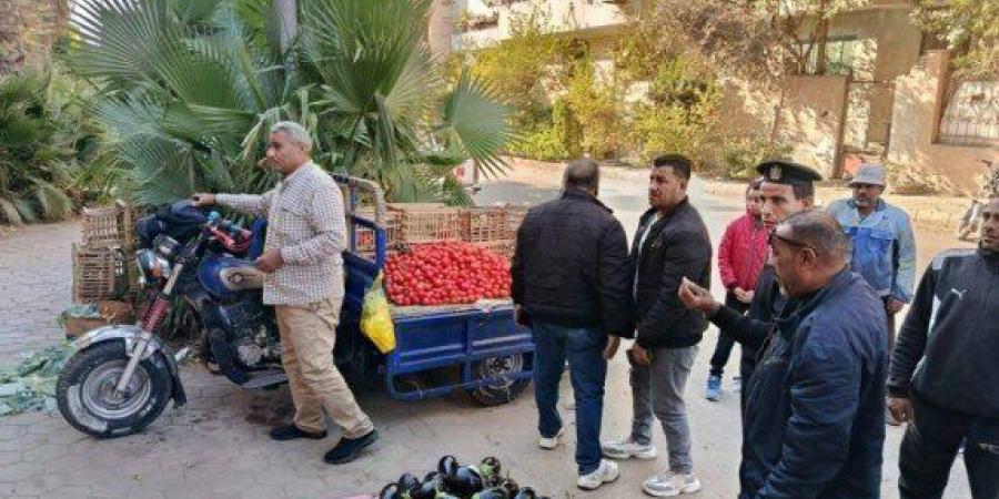 إزالة إشغالات وغلق وتشميع منشآت مخالفة وضبط عشرات التروسيكلات بالعبور - وضوح نيوز