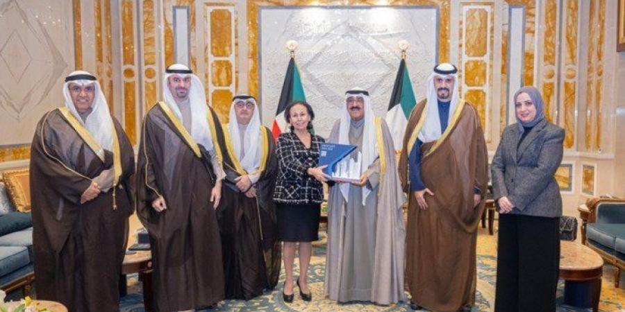 أمير الكويت يتسلم التقرير السنوي العاشر لأعمال هيئة تشجيع الاستثمار المباشر - وضوح نيوز
