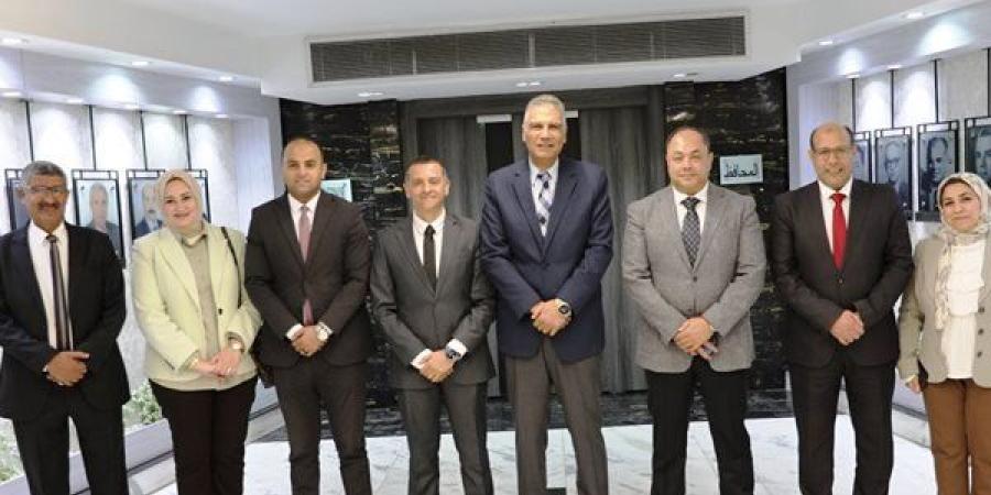 رئيس هيئة تنمية الصعيد ومحافظ أسوان يوقعان بروتوكولات لتنفيذ وتشغيل مشروعات تنموية - وضوح نيوز