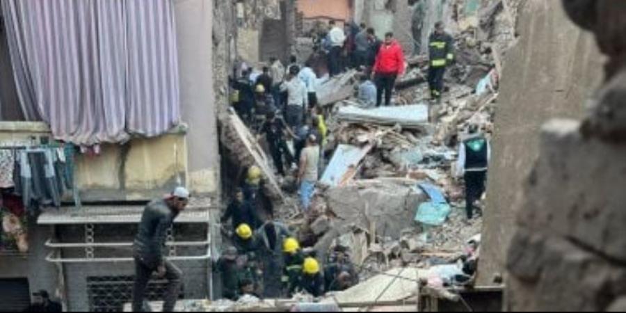 عقار إمبابة المنهار. البحث عن 8 أشخاص مفقودين بينهم أطفال أسفل الركام - وضوح نيوز