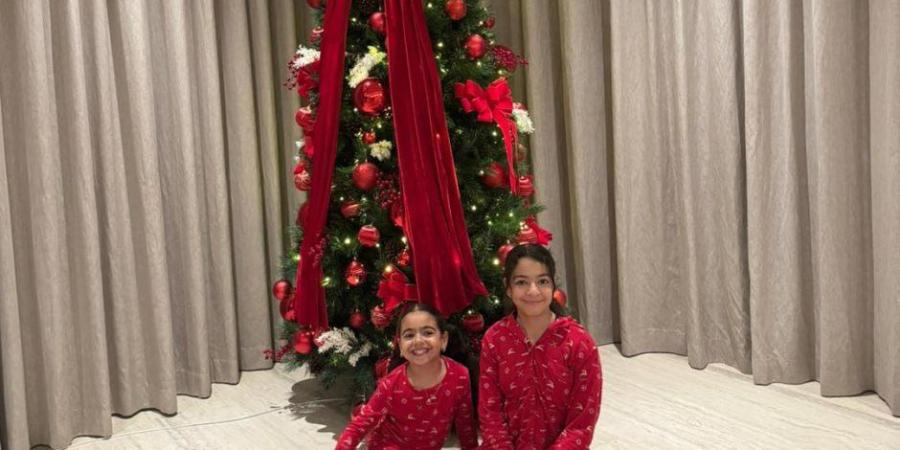 محمد صلاح يحتفل بالكريسماس مع ابنتيه مكة وكيان - وضوح نيوز