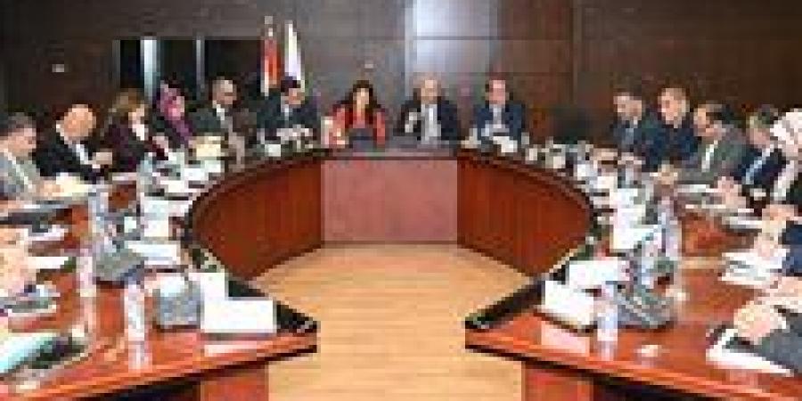وزراء الصناعة والتخطيط والإسكان والمالية يبحثون تعزيز منظومة مرافق المناطق الصناعية في المحافظات - وضوح نيوز