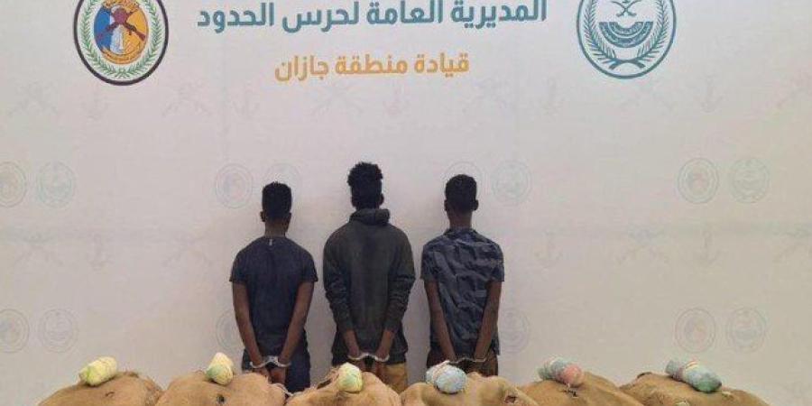 ضبط شخصين لمحاولتهما تهريب كمية من نبات القات المخدر بمنطقة جازان - وضوح نيوز