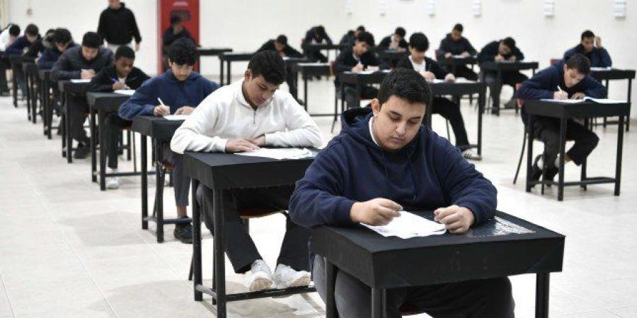 بآمال كبيرة في قطف ثمار التفوق.. طلبة الصفين الـ10 والـ11 ينهون اختبارات الفصل الدراسي الأول بالكويت - وضوح نيوز