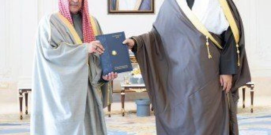 ولي العهد الكويتي يتسلم من الأمين لمجلس التعاون الخليجي تقريرا حول رئاسة بلاده للدورة الـ45 للمجلس - وضوح نيوز