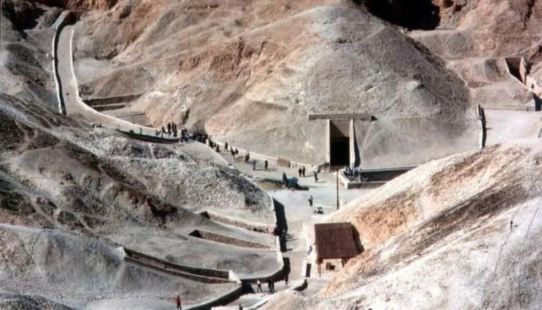 وزارة السياحة: وادي الملوك آمن بعد السيطرة على حريق محدود بكافتيريا الموقع الأثري