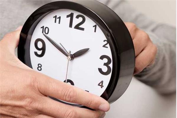 جهز ساعتك هتأخرها 60 دقيقة.. موعد تطبيق التوقيت الشتوي 2025-2026