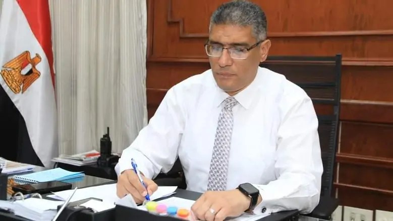 محافظ الجيزة يقرر إيقاف العمل الميداني لعمال النظافة وقت الذروة لمواجهة الموجة الحارة بداية من الغد