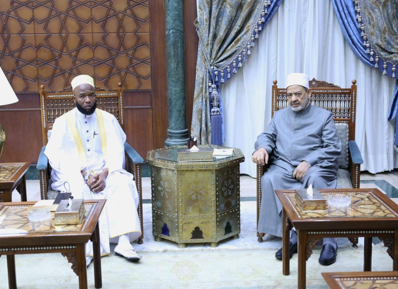 شيخ الأزهر يستقبل مفتي بوروندي لبحث سُبُل تعزيز الدعم العلمي والدعوي والتَّدريب الديني