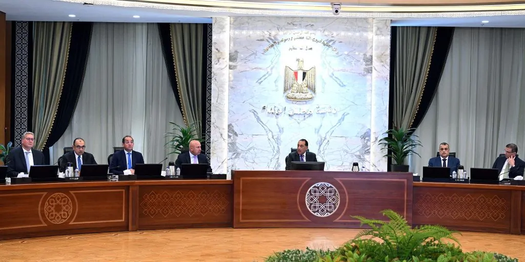 رئيس الوزراء يتابع جهود النهوض بصناعة الأسمدة الزراعية في مصر.. تفاصيل