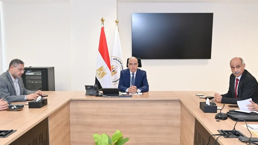 وزير الري يتابع أعمال تطوير منظومة المراقبة بالسد العالي لصيانة الخزان وبواباته